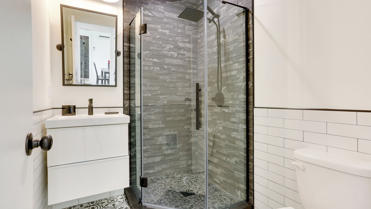 Photo of Bathroom in Swan Lake