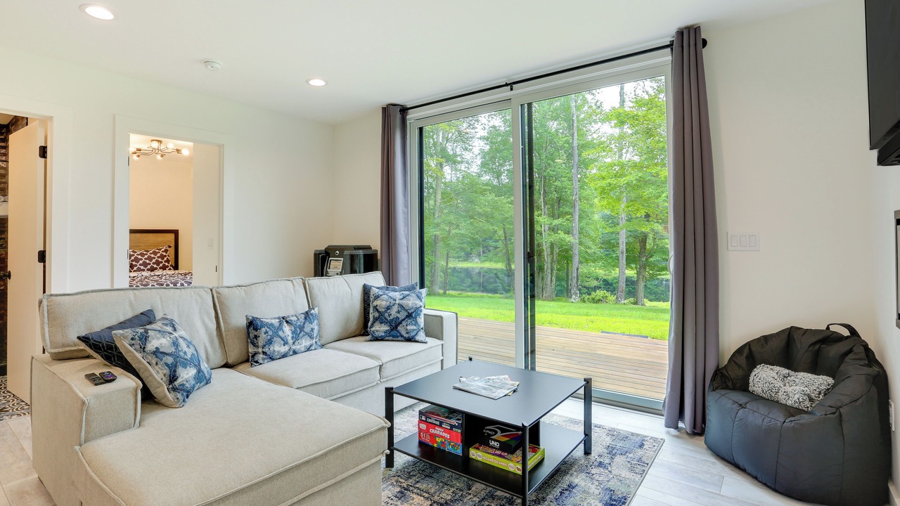 Photo of Livingroom in Swan Lake