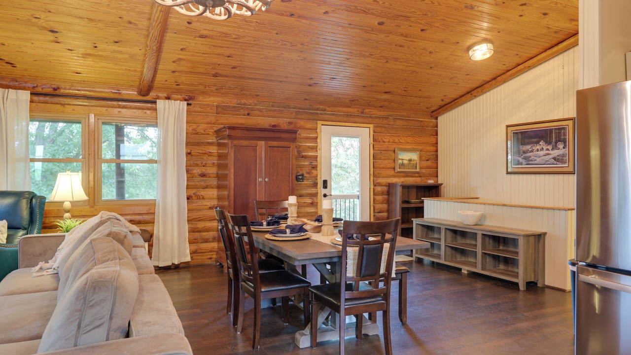Photo of Livingroom in Brookville