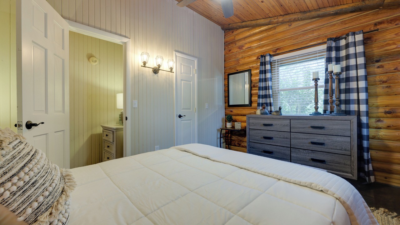 Photo of Bedroom in Brookville