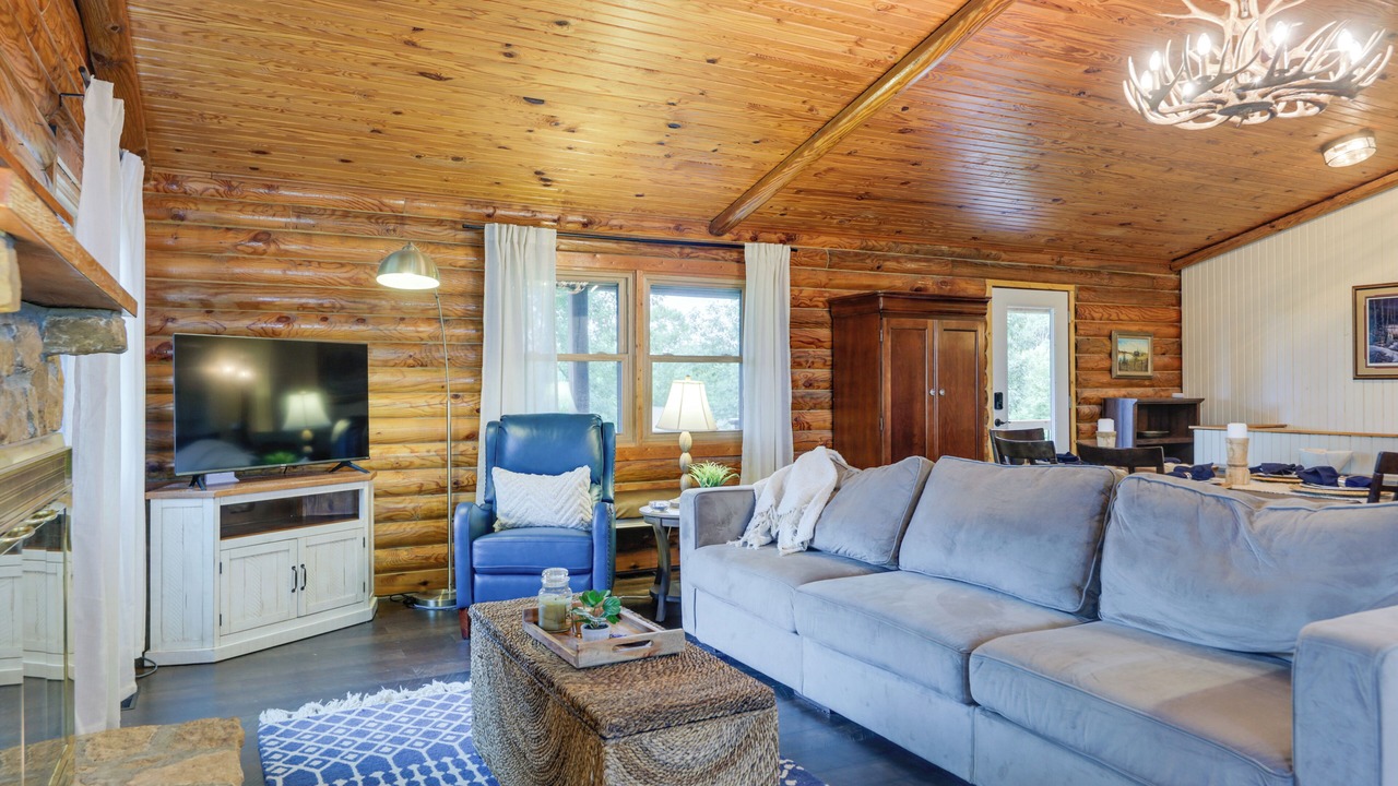 Photo of Livingroom in Brookville