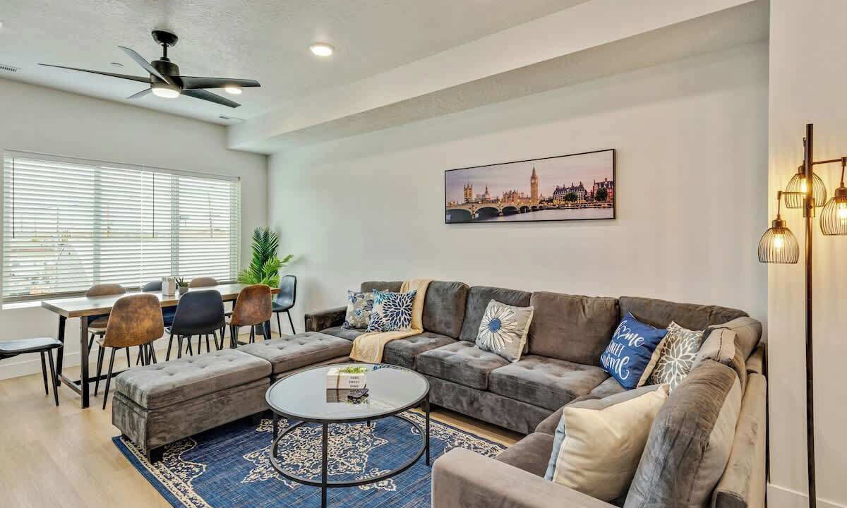 Photo of Bedroom in People's Freeway