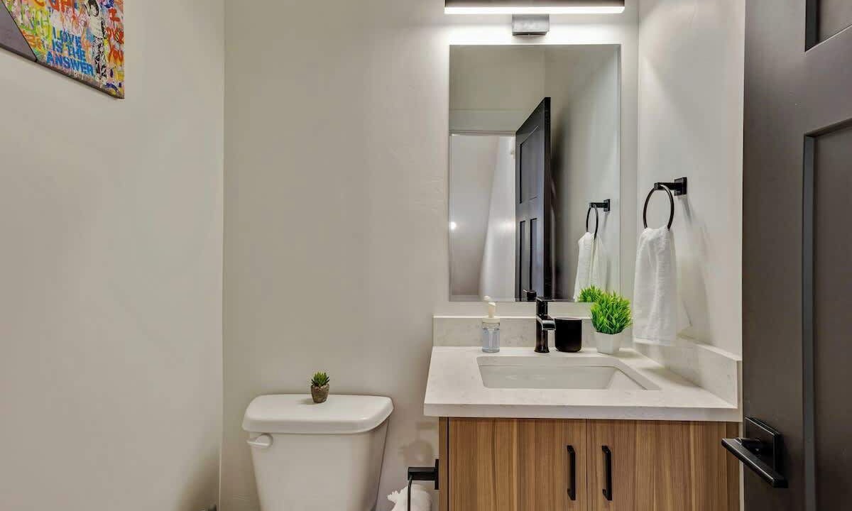 Photo of Bathroom in People's Freeway