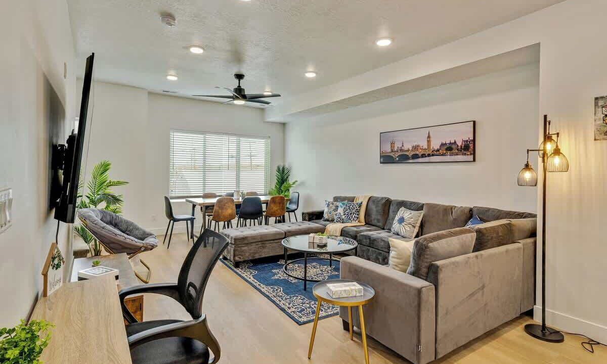 Photo of Bedroom in People's Freeway