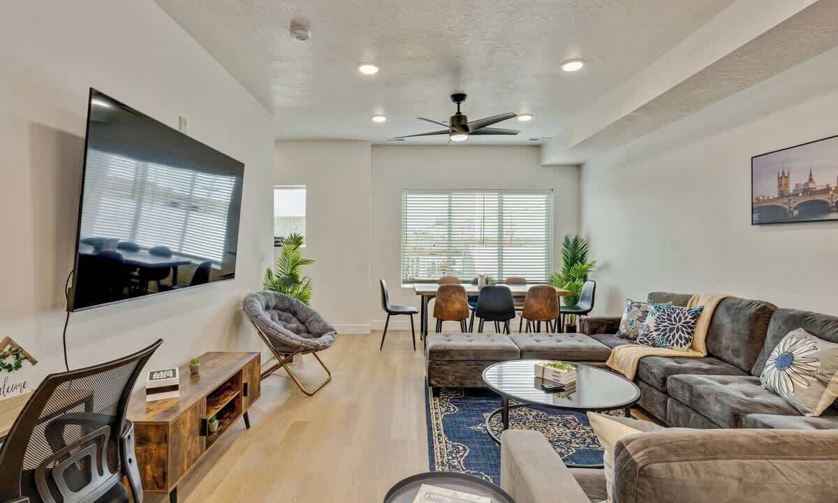 Photo of Bedroom in People's Freeway