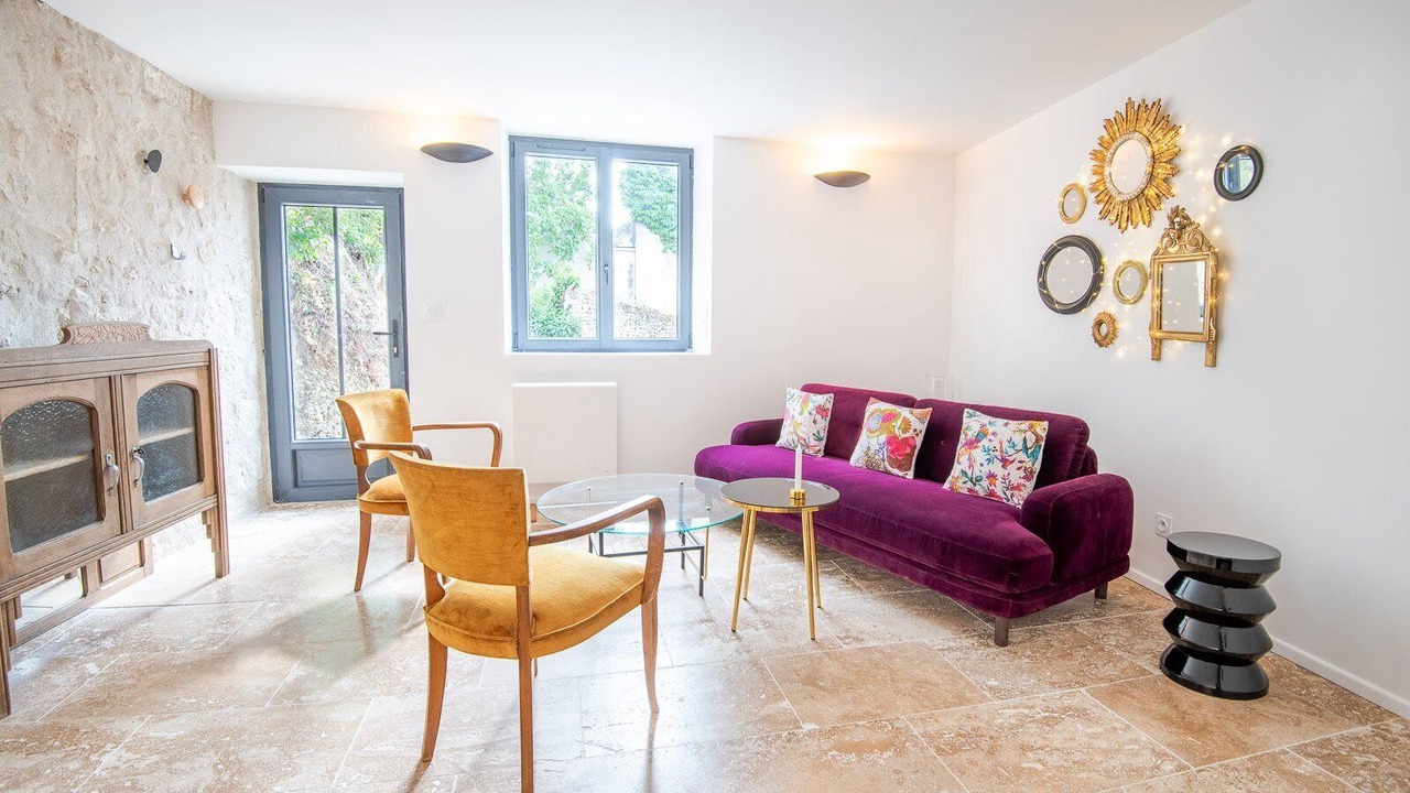Photo of Livingroom in Charge