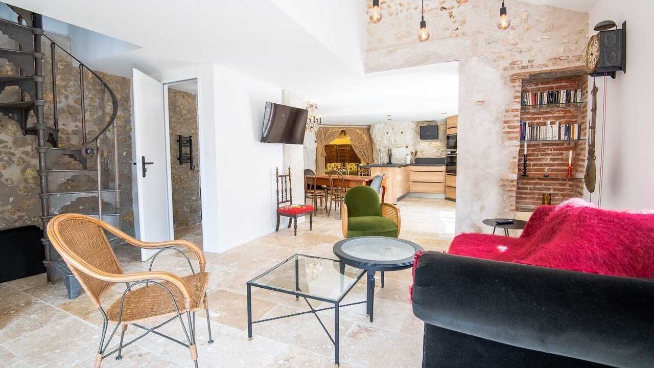 Photo of Livingroom in Charge