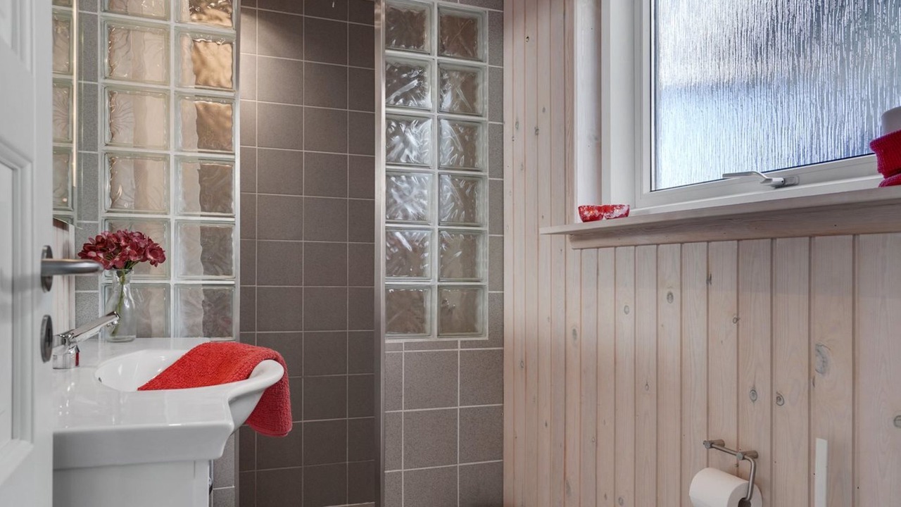Photo of Bathroom in Hou