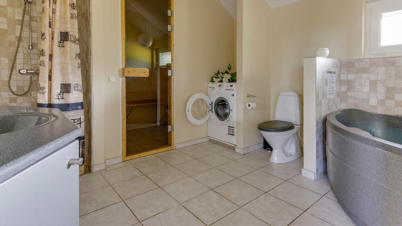 Photo of Bathroom in Hou