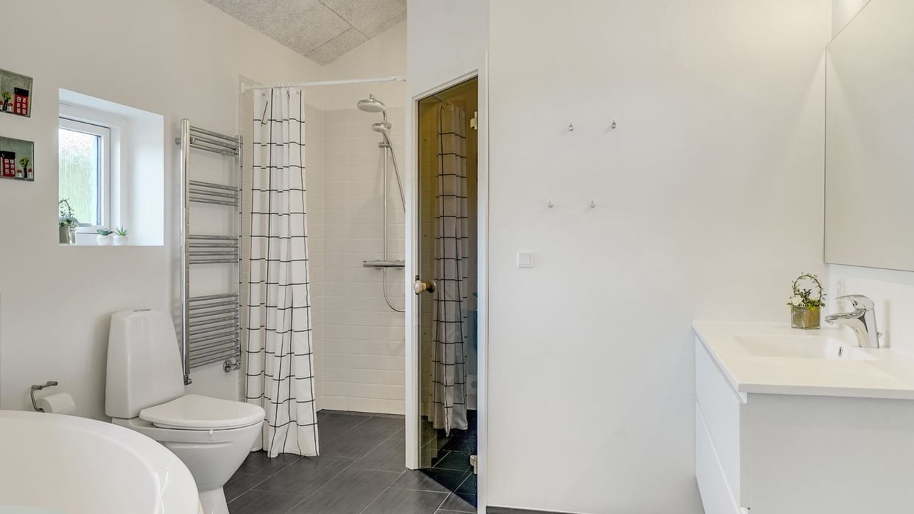 Photo of Bathroom in Hou