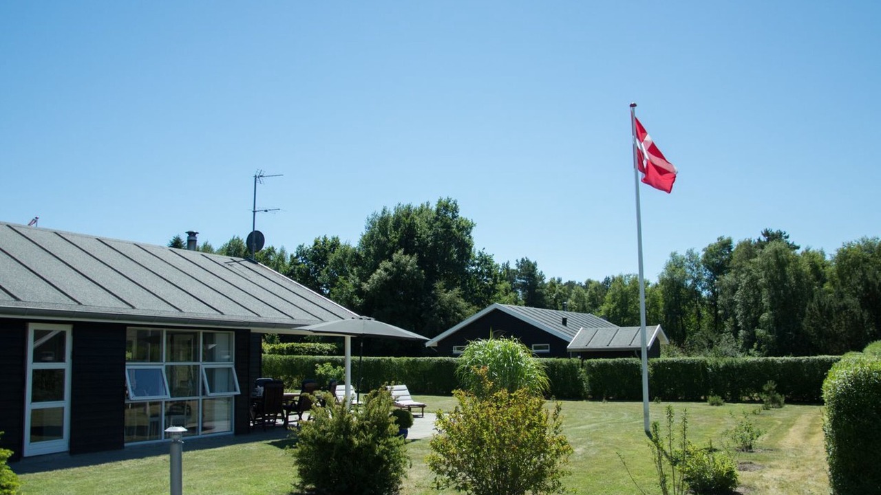 Photo of Others in Hou