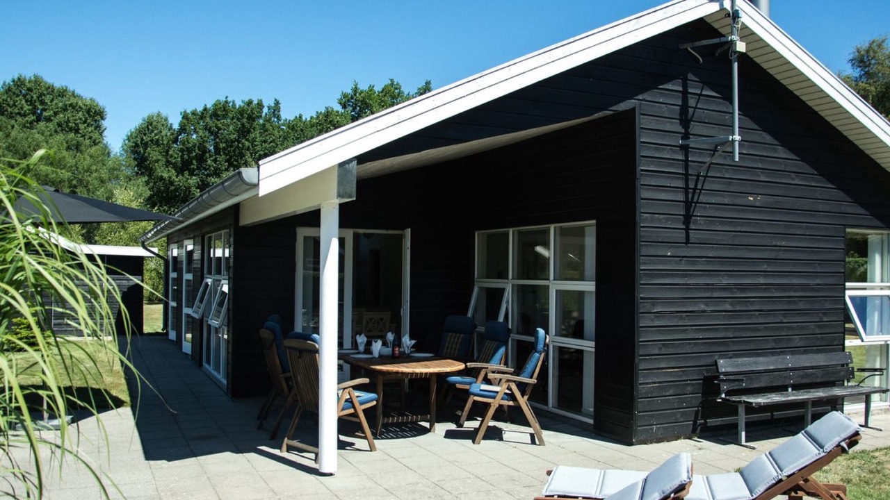 Photo of Others in Hou