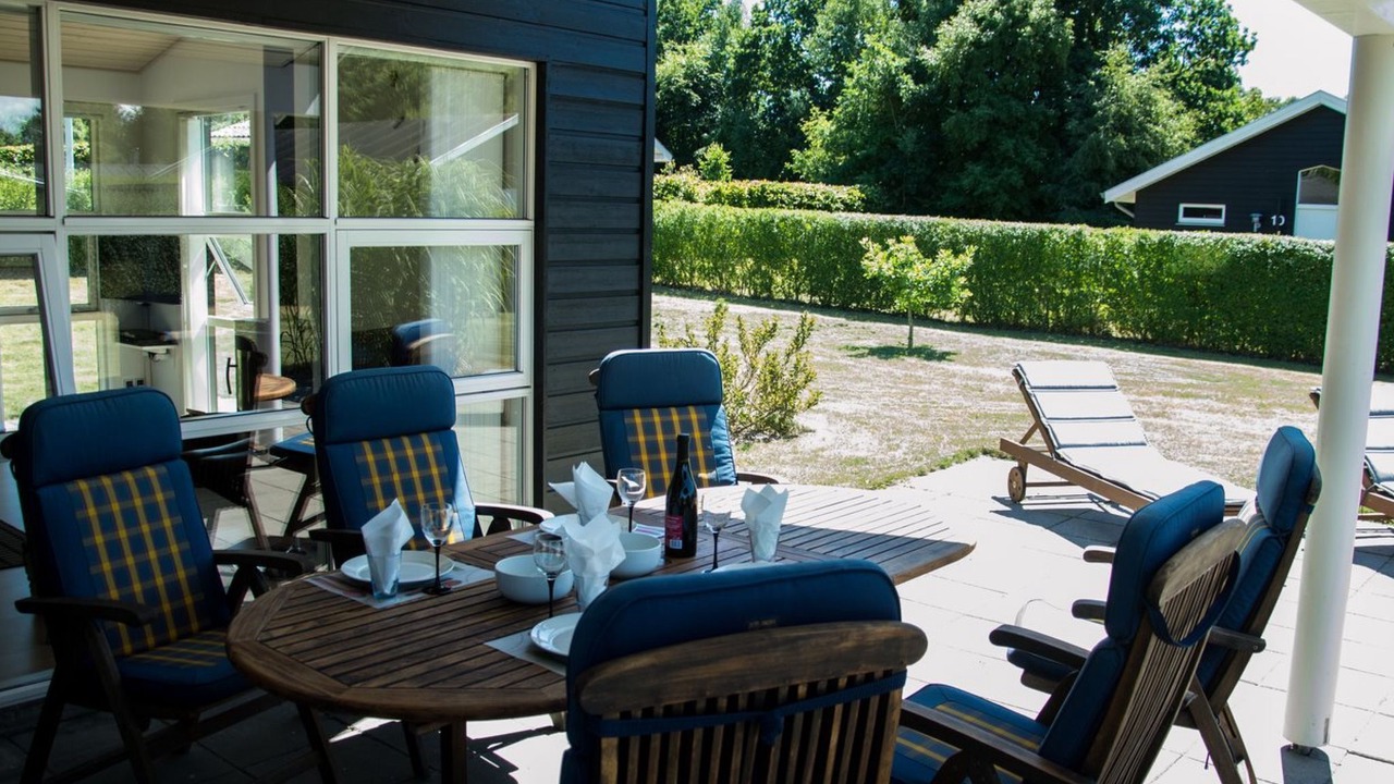 Photo of Others in Hou