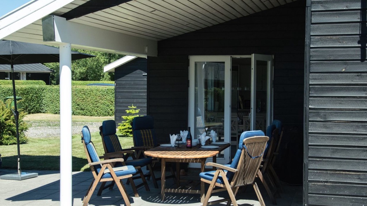 Photo of Others in Hou