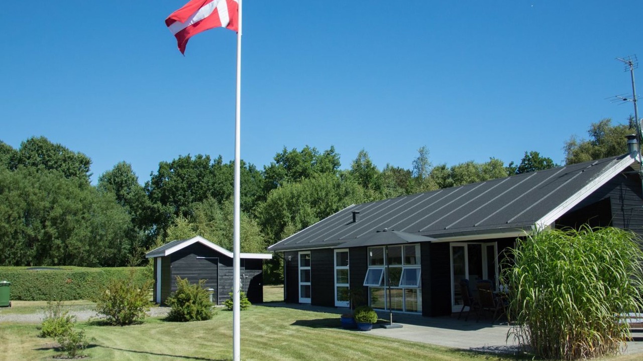 Photo of Others in Hou