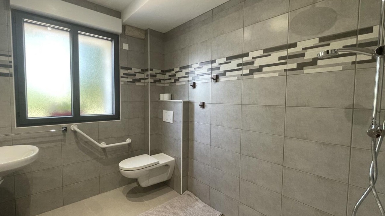 Photo of Bathroom in Couzon