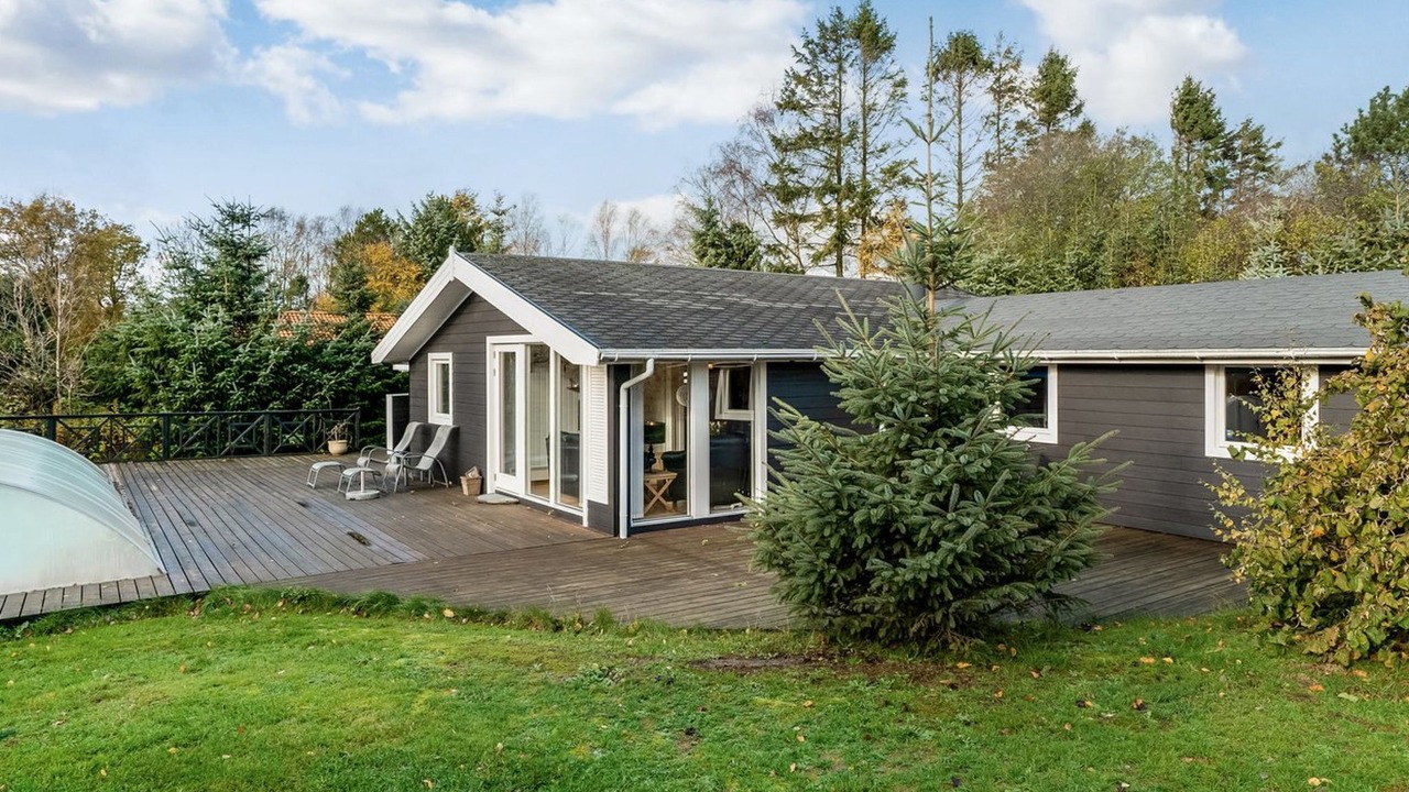 Photo of Others in Hou