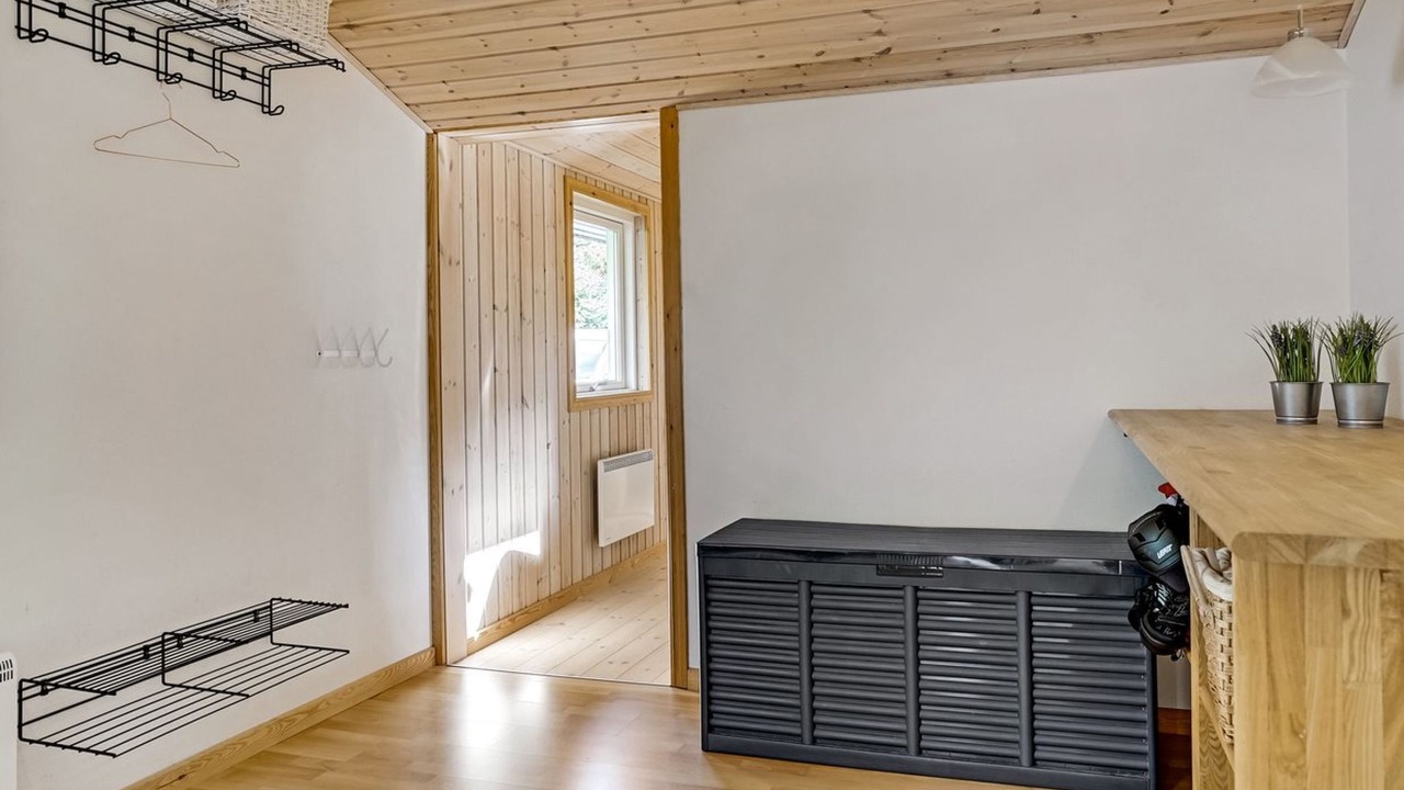 Photo of Others in Hou