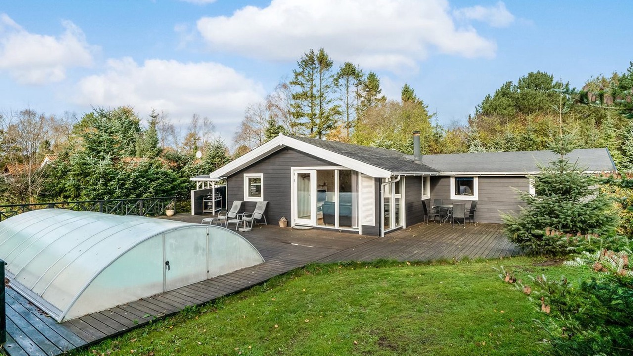 Photo of Others in Hou