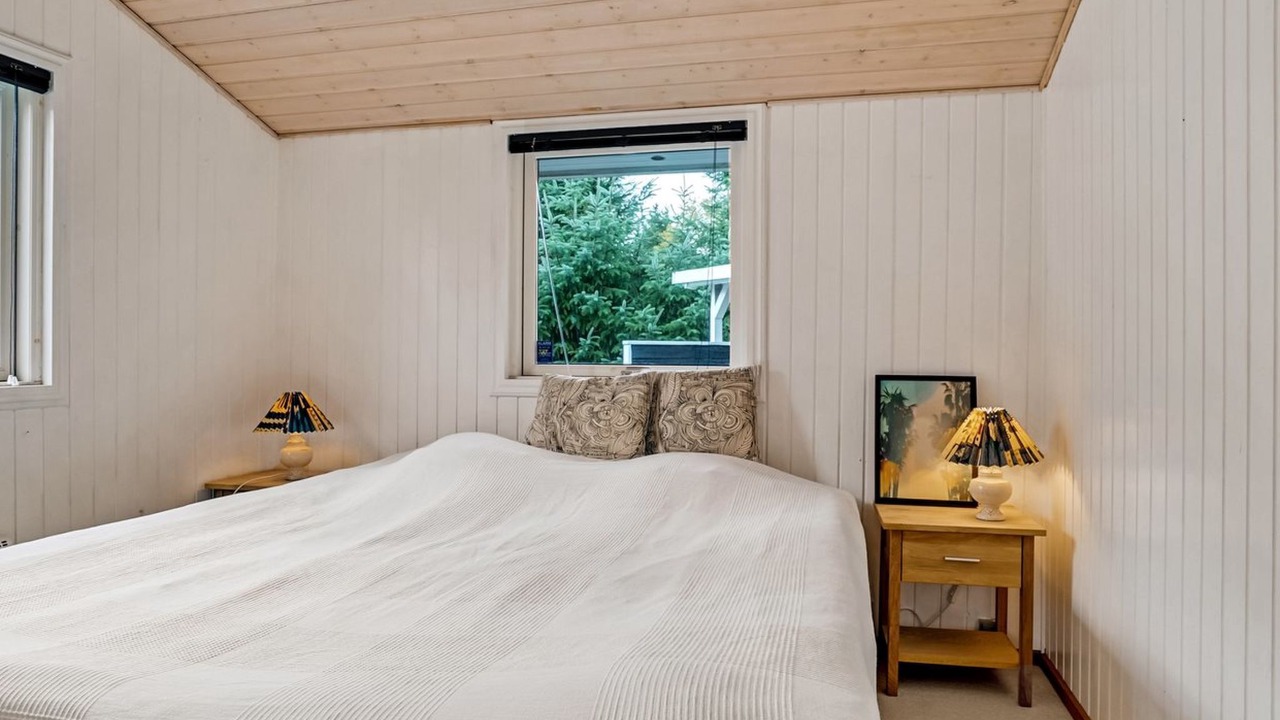 Photo of Others in Hou