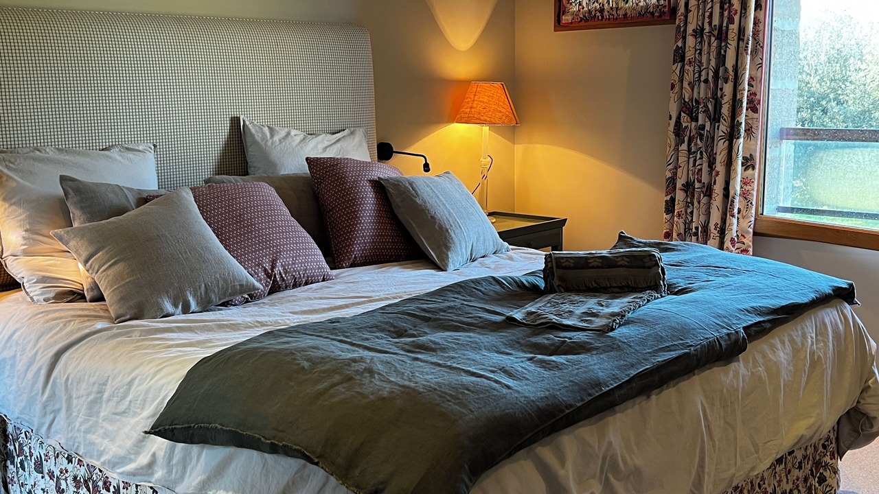 Photo of Bedroom in Louresse-Rochemenier