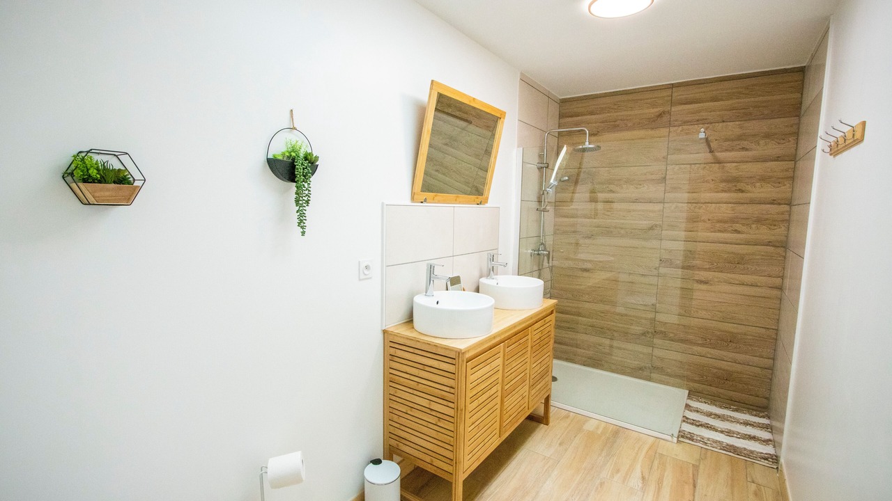 Photo of Bathroom in Thezan-des-Corbieres