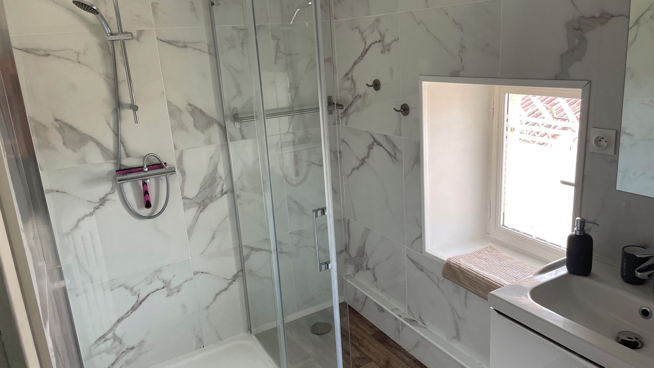 Photo of Bathroom in Maillezais