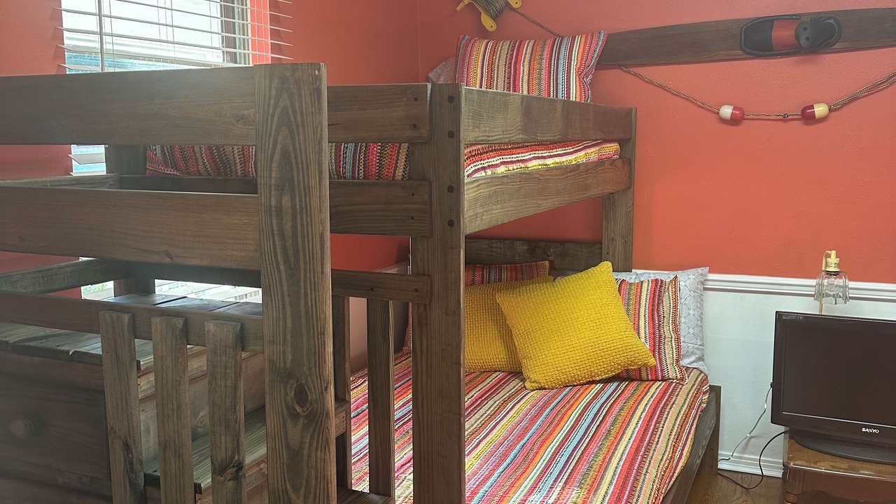 Photo of Bedroom in Whitehouse