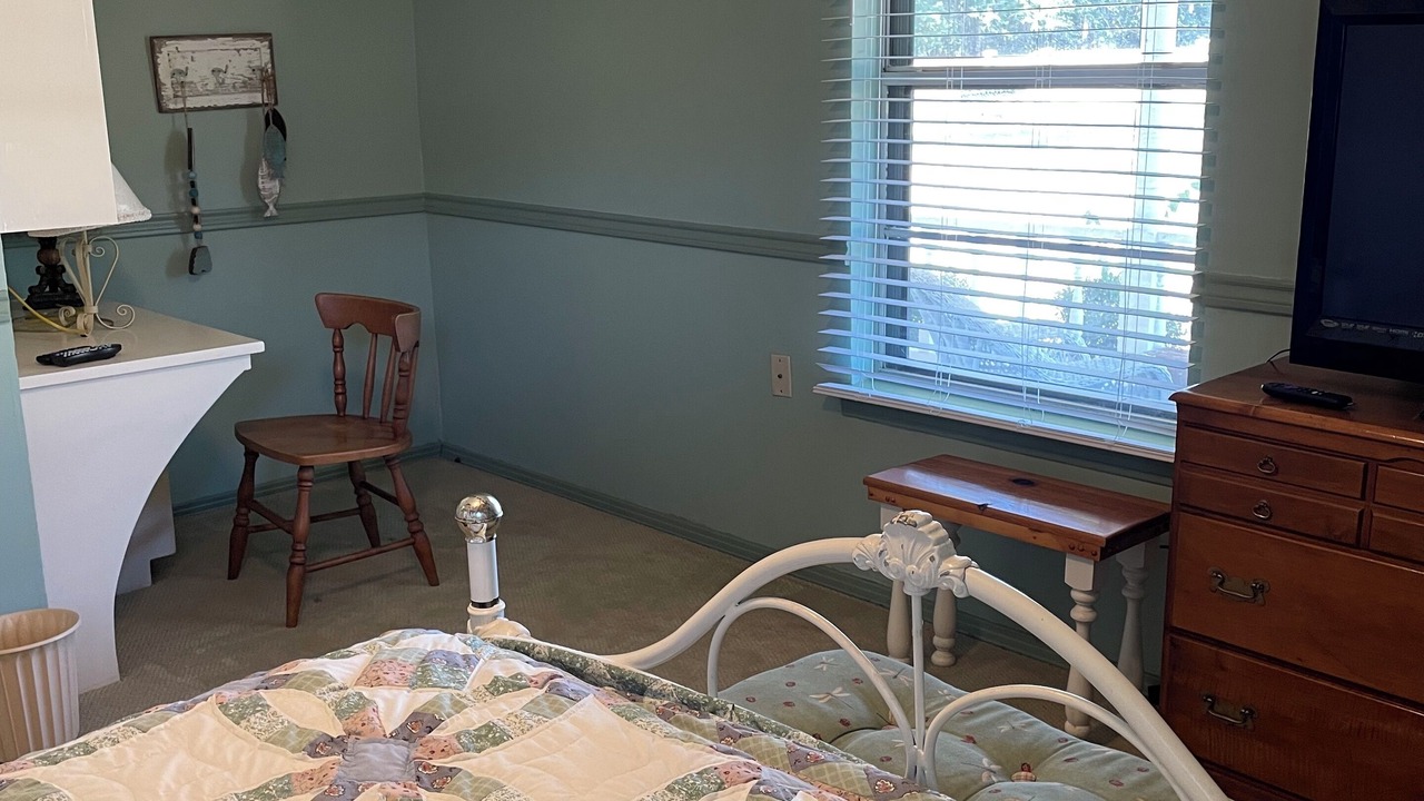 Photo of Bedroom in Whitehouse