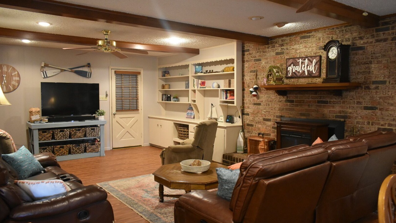 Photo of Livingroom in Whitehouse