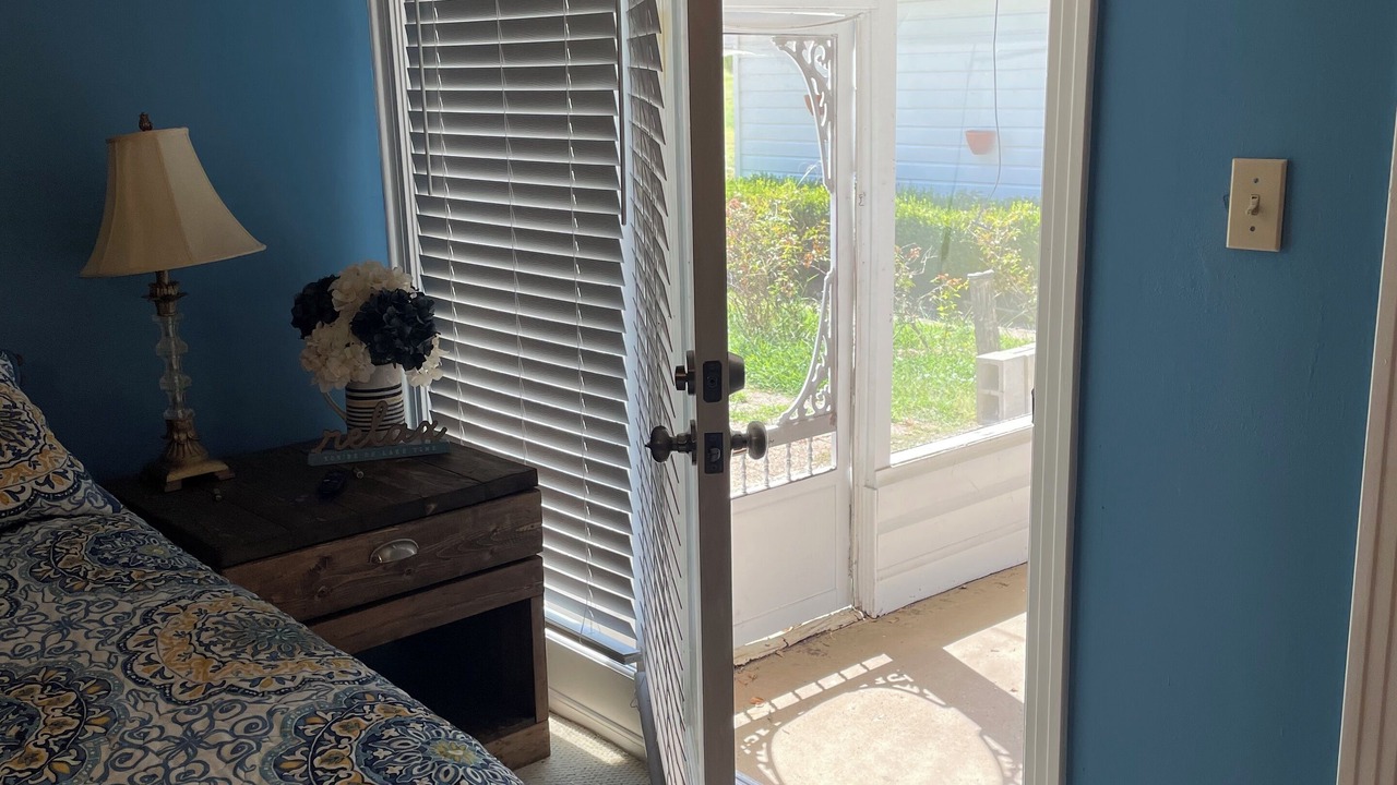 Photo of Bedroom in Whitehouse