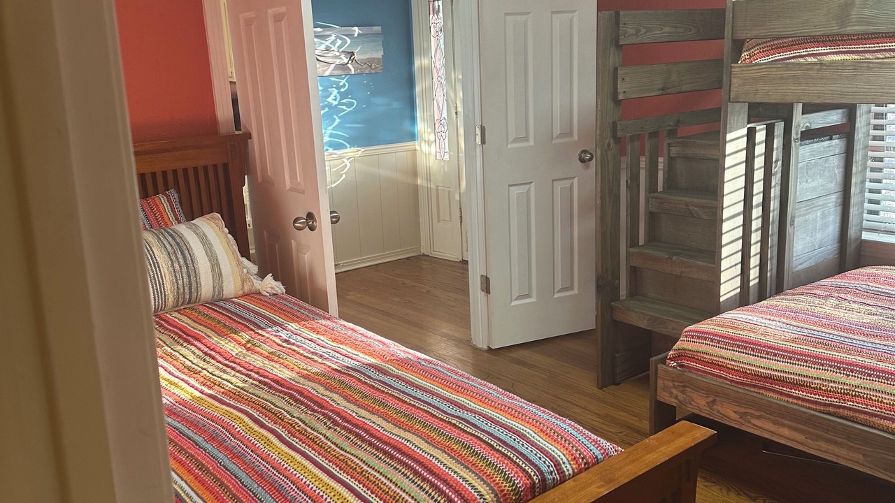 Photo of Bedroom in Whitehouse