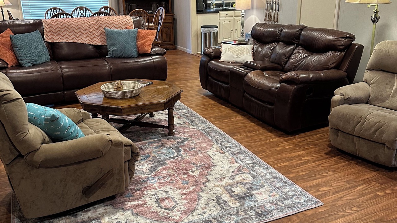 Photo of Livingroom in Whitehouse