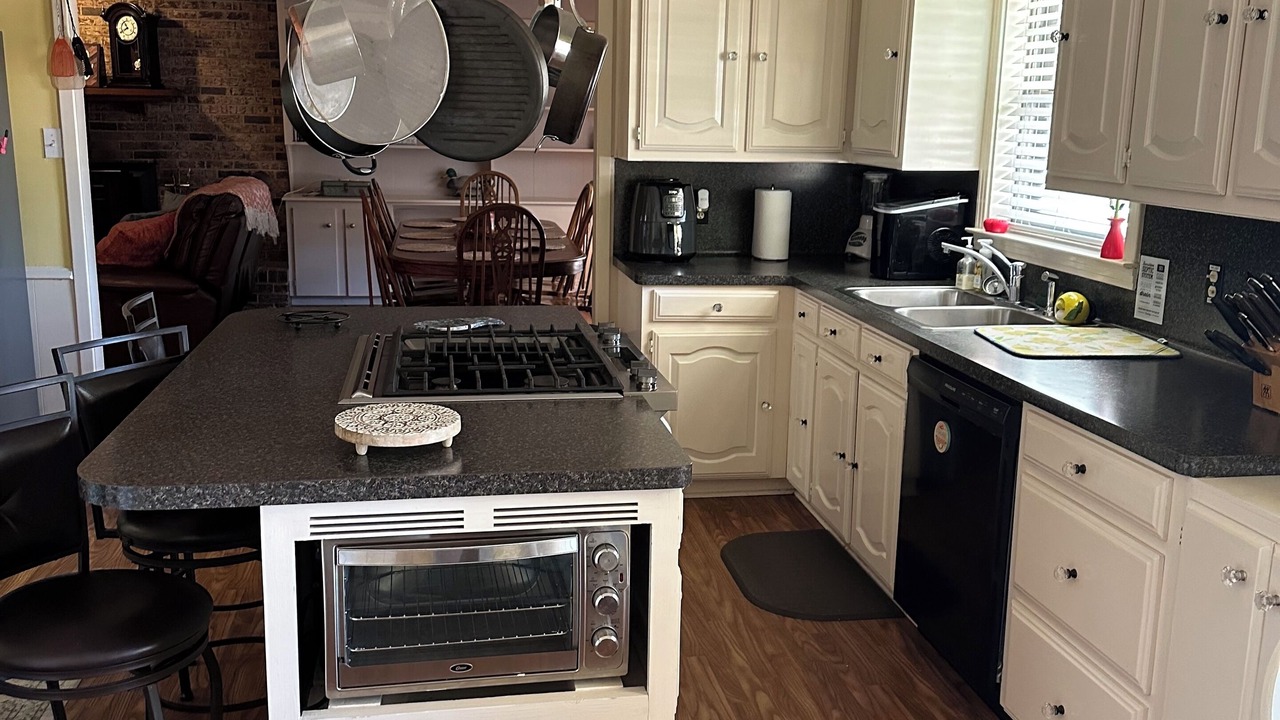 Photo of Kitchen in Whitehouse