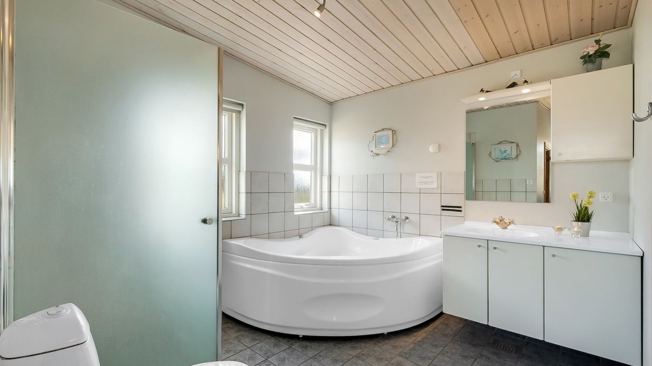 Photo of Bathroom in Houvig Strand