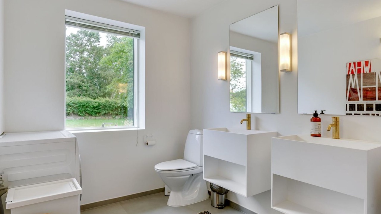 Photo of Bathroom in Helnæs By