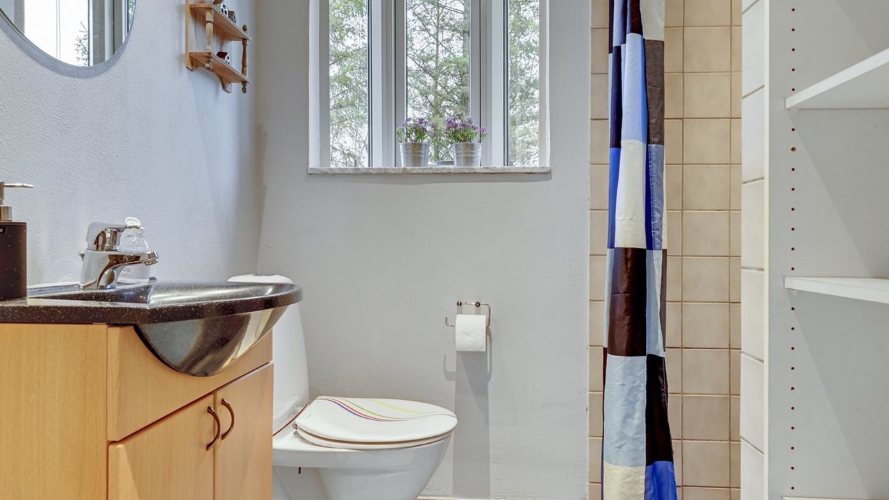 Photo of Bathroom in Fur