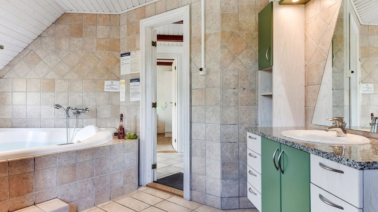 Photo of Bathroom in Haurvig