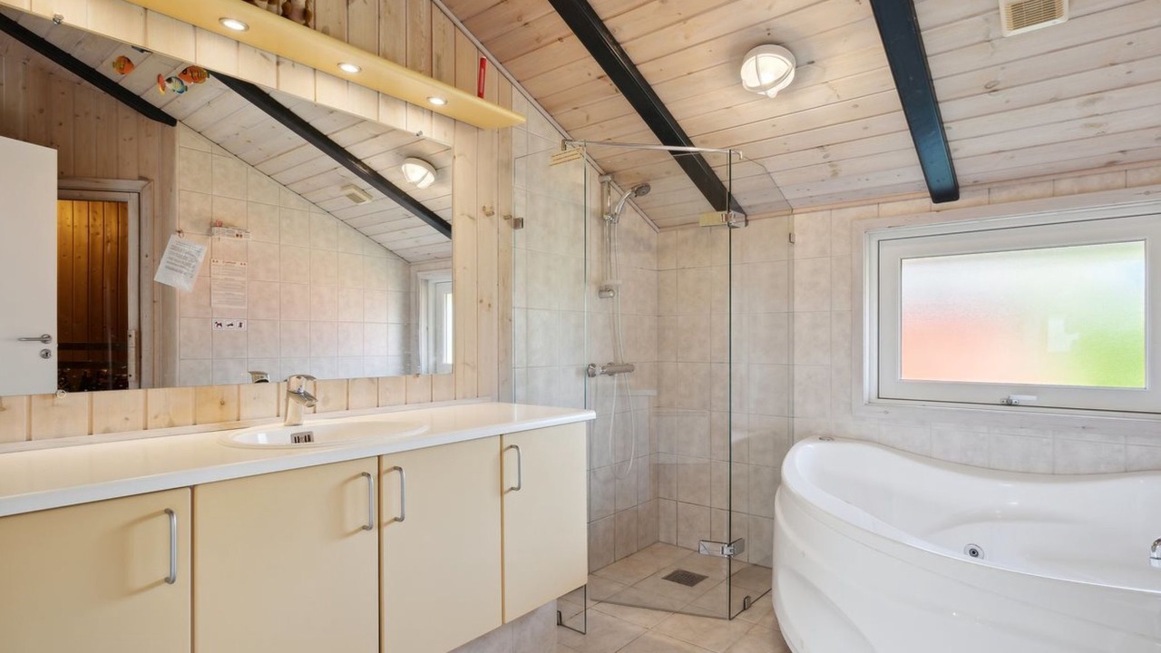Photo of Bathroom in Flovt Strand
