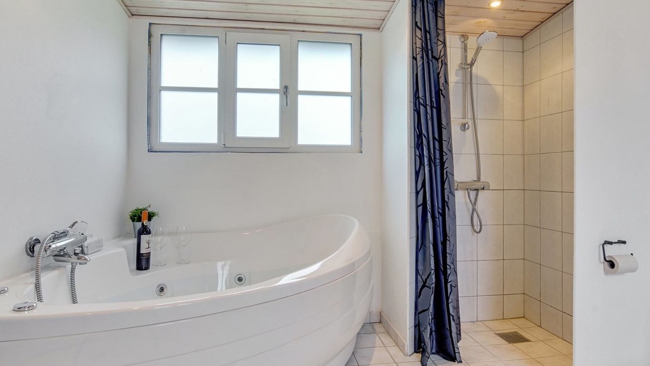 Photo of Bathroom in Lokken