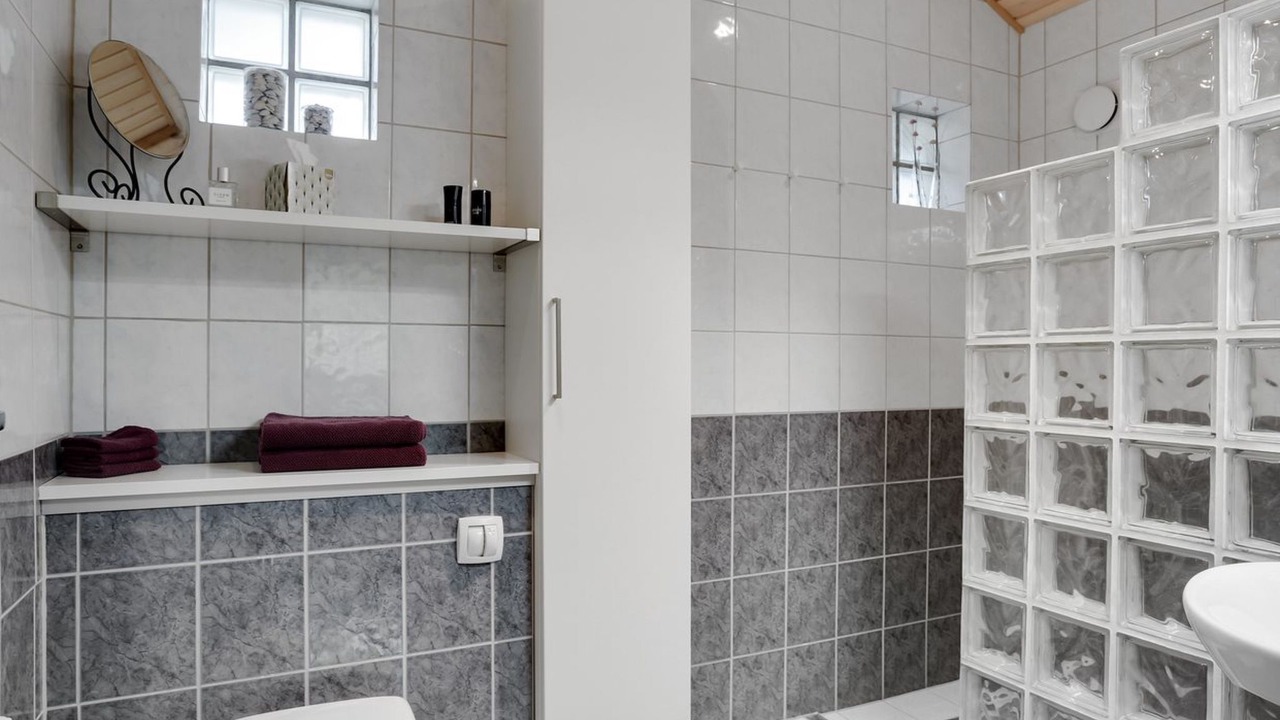Photo of Bathroom in Hou