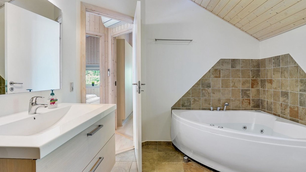 Photo of Bathroom in Hou