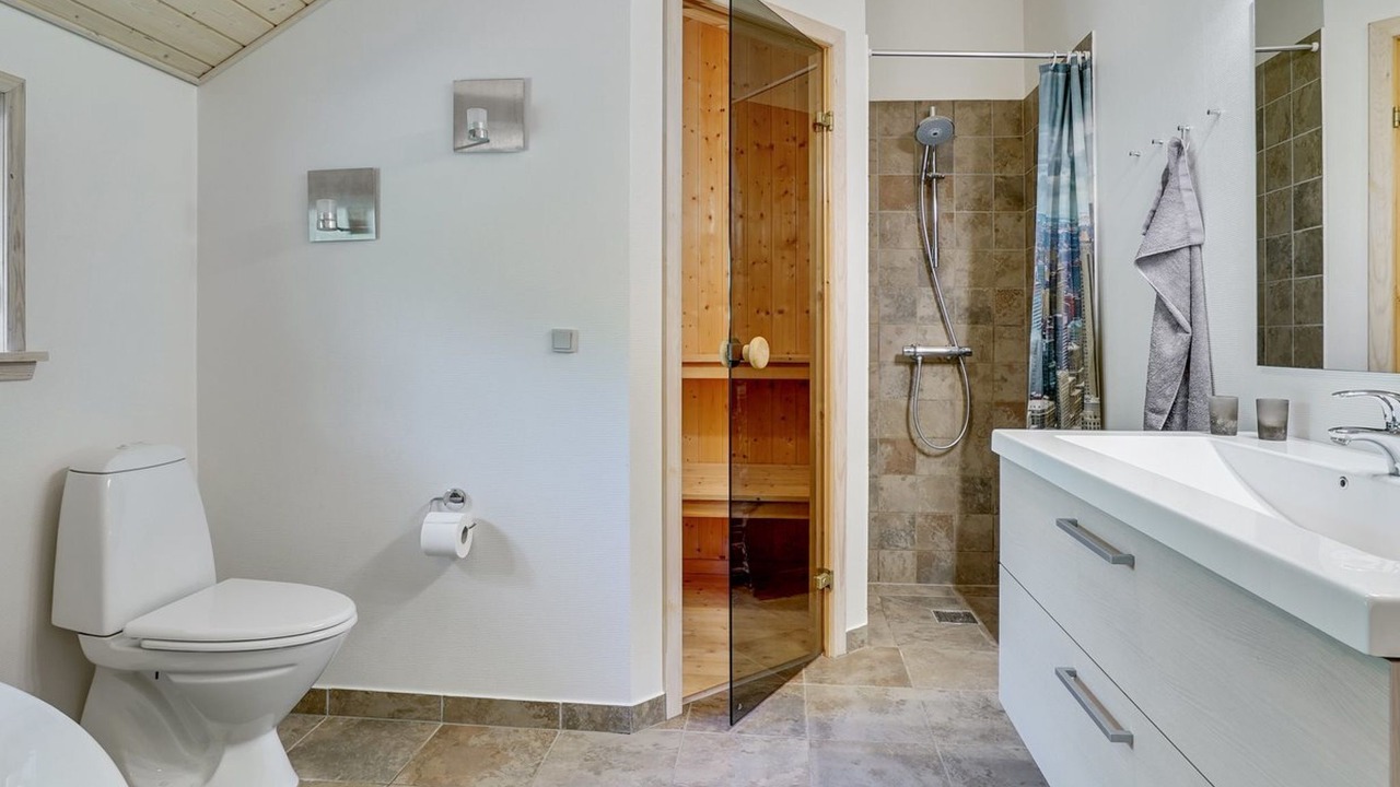 Photo of Bathroom in Hou