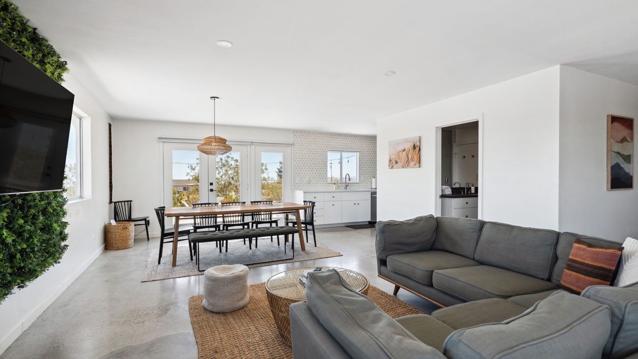 Photo of Livingroom in Landers