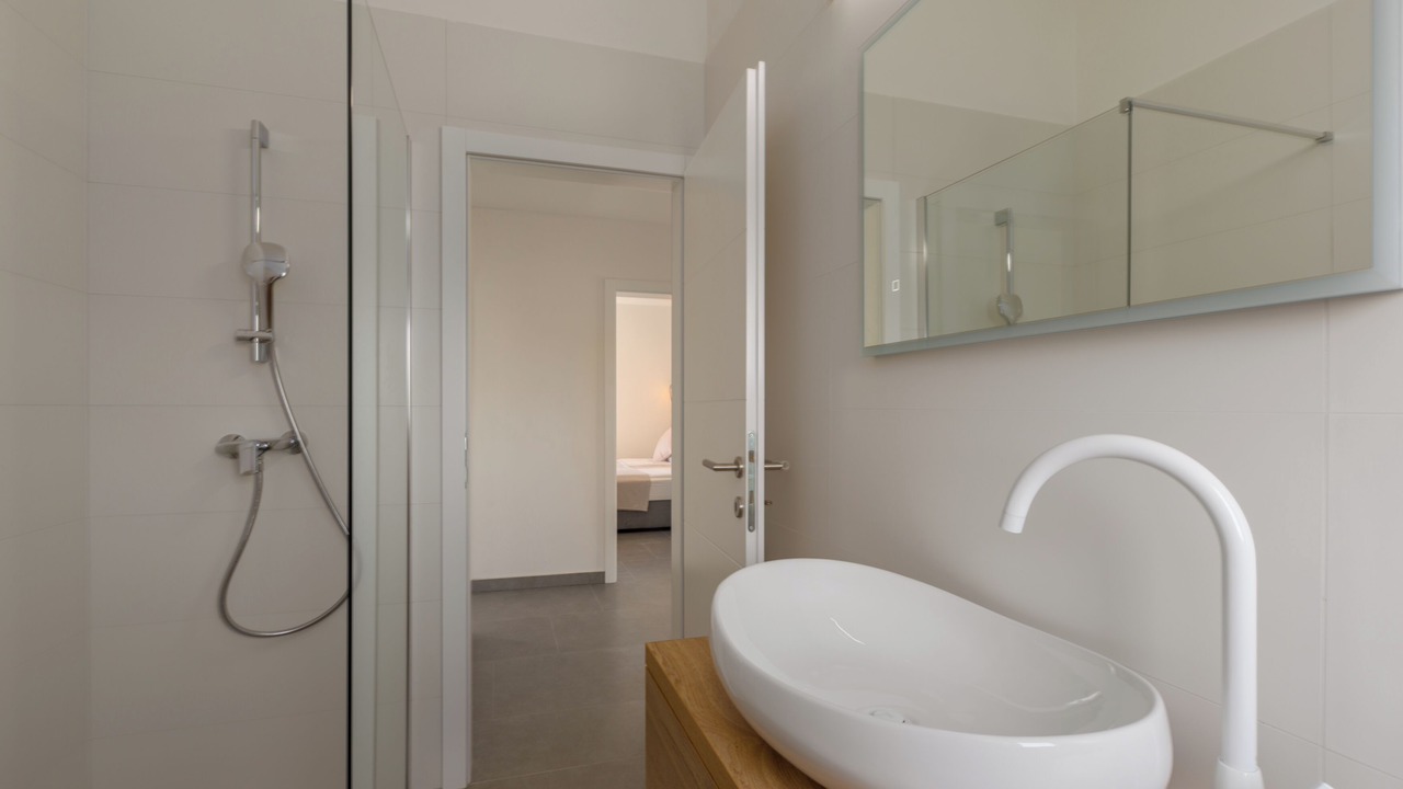 Photo of Bathroom in Tar