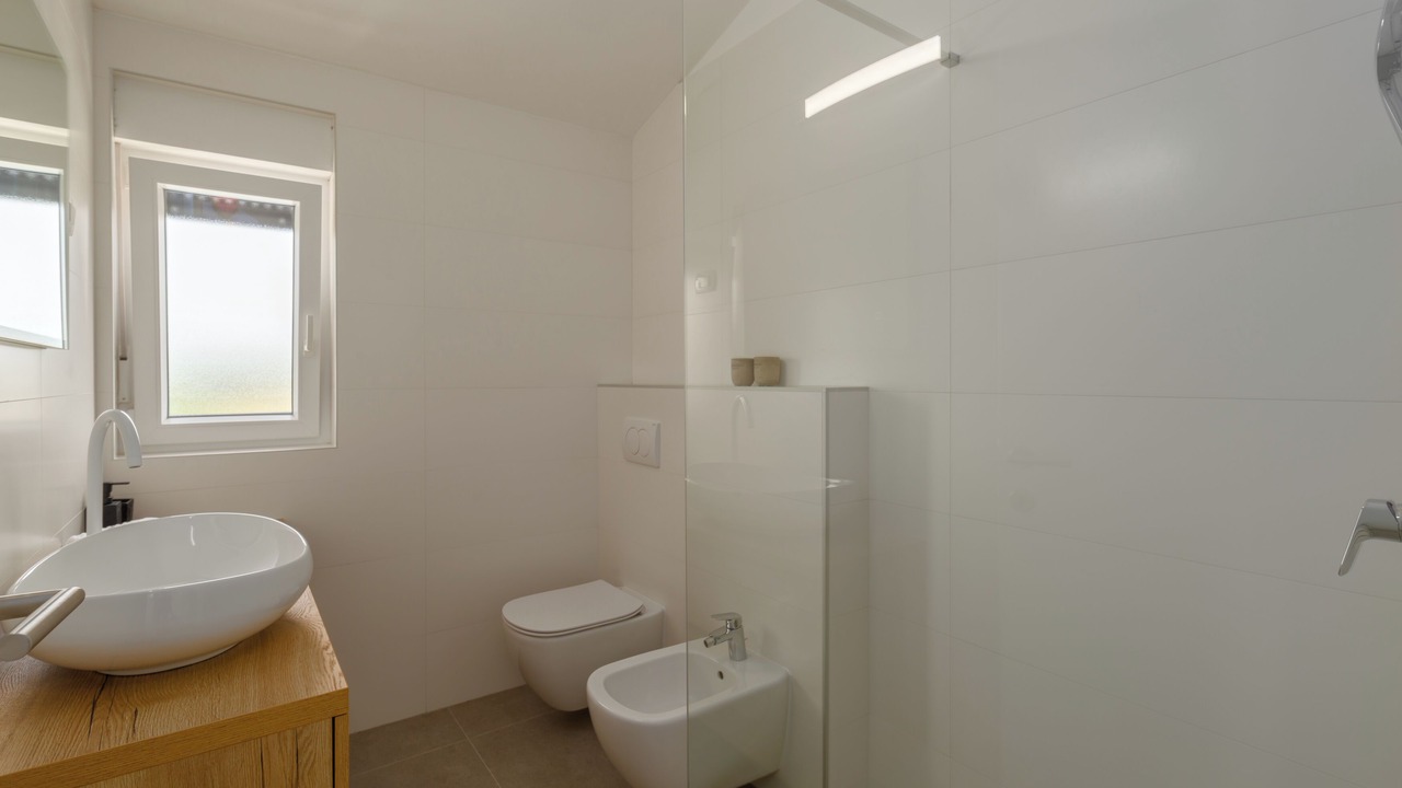 Photo of Bathroom in Tar