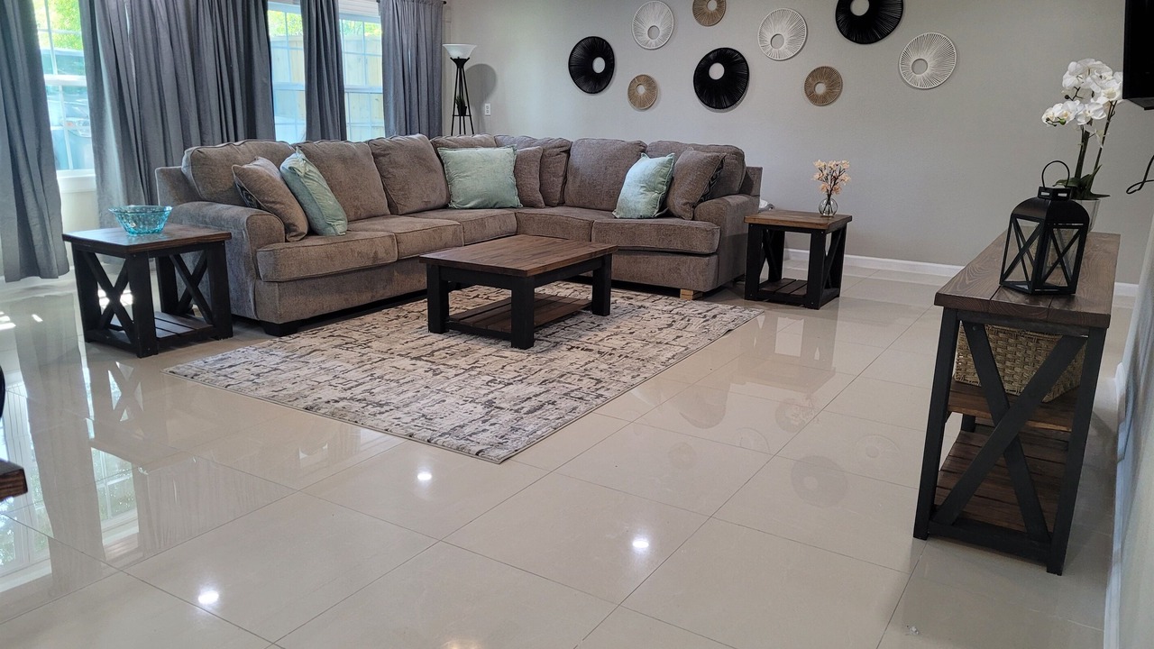 Photo of Livingroom in Nassau Bay