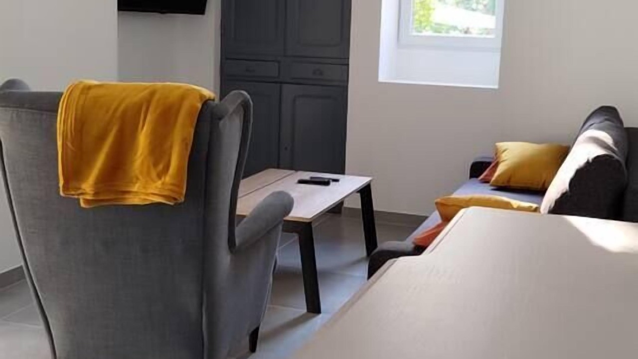 Photo of Livingroom in Peyrieu