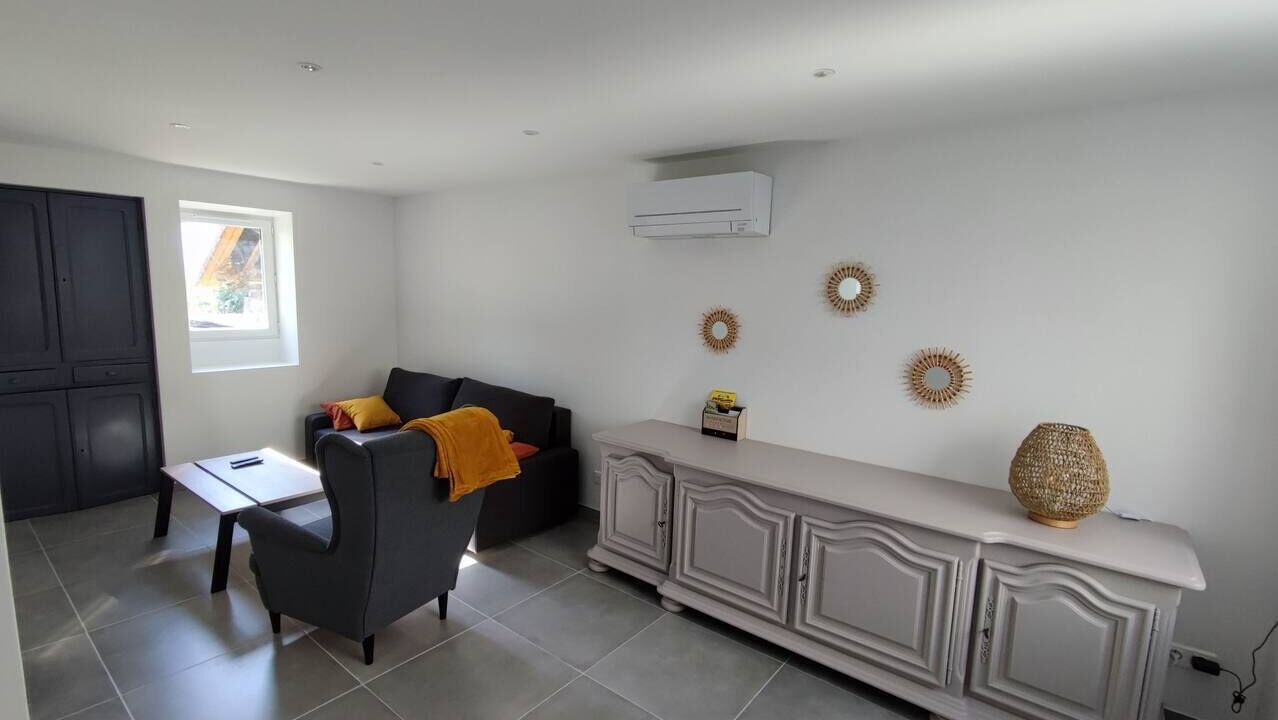 Photo of Livingroom in Peyrieu