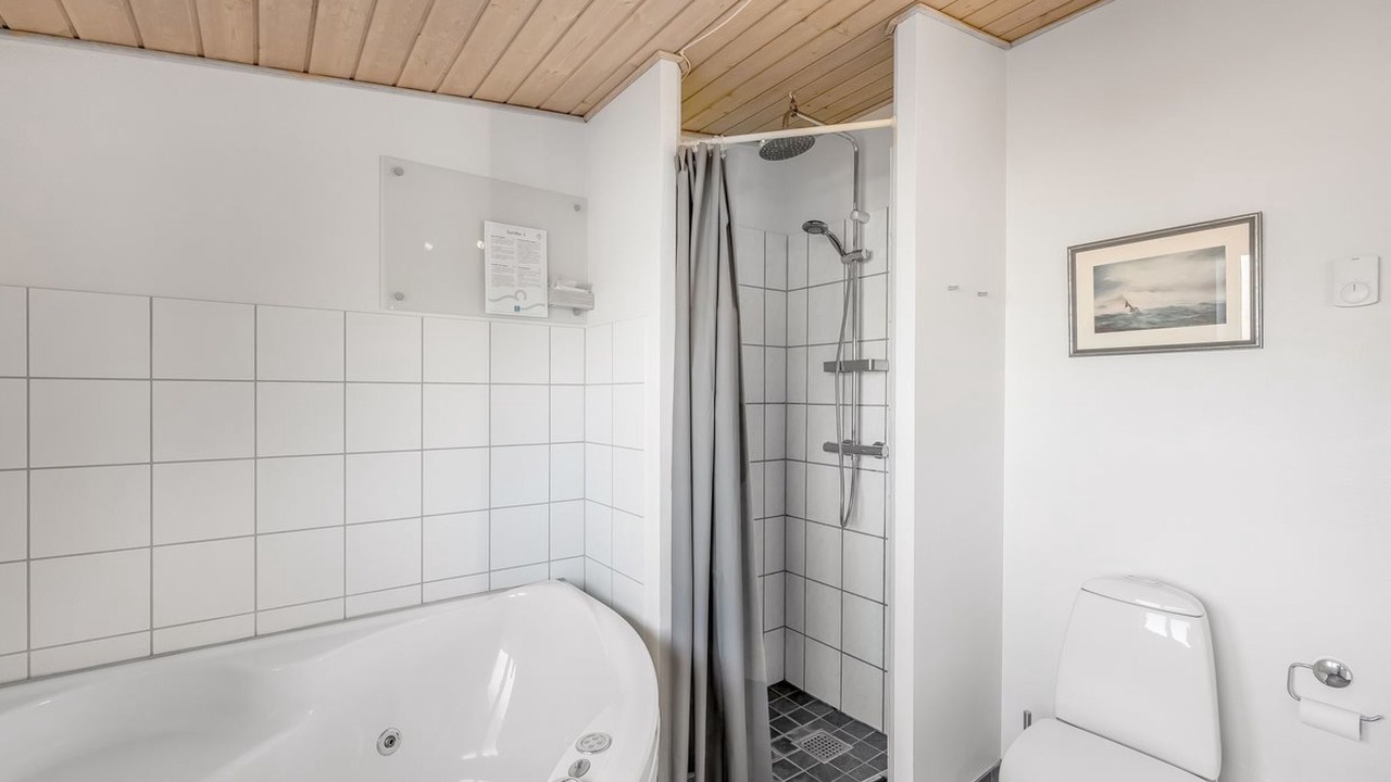 Photo of Bathroom in Lokken